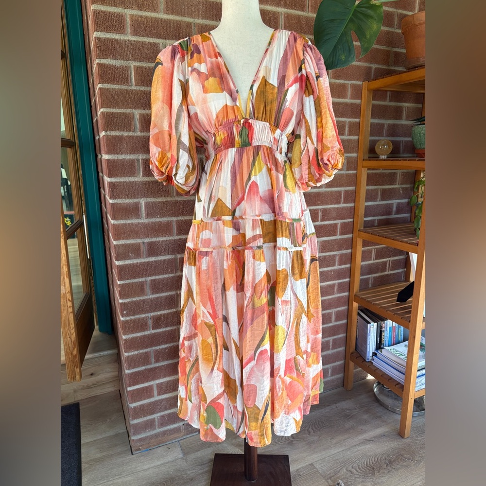 Flowing, lined, airy, floral dress size M